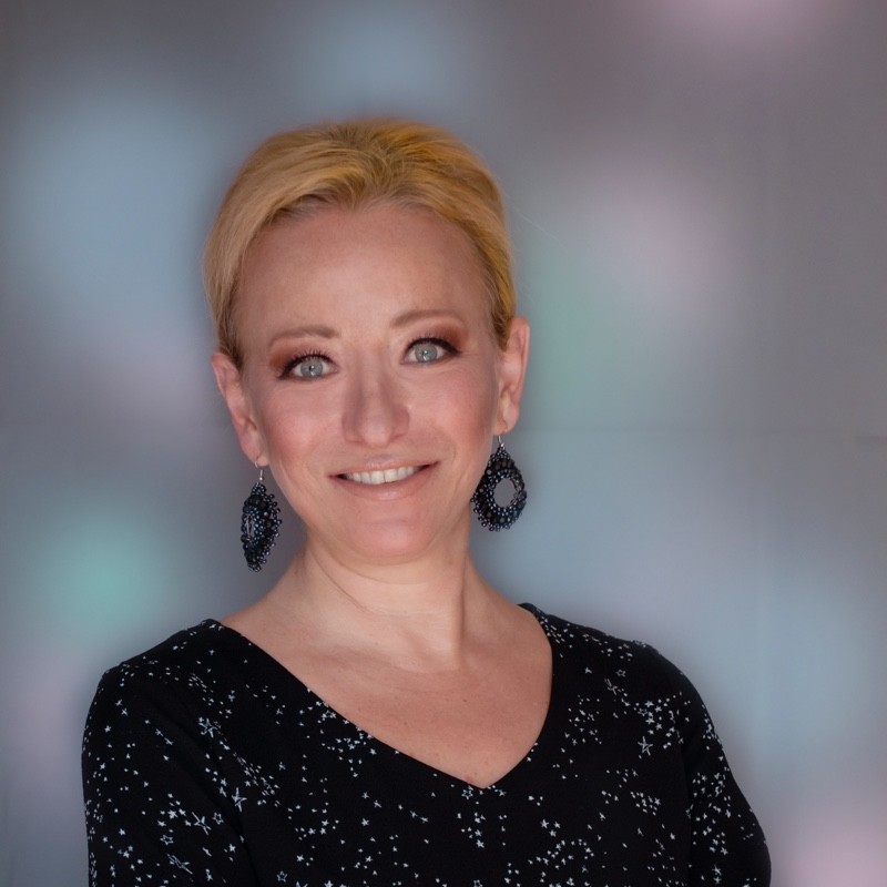 Portrait of Rayna DeLange